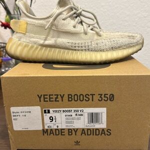 Yeezy 350, Men’s Size 9.5